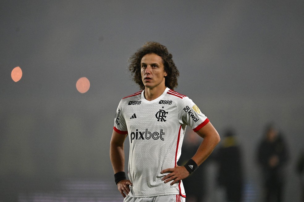 David Luiz em ação pelo Flamengo — Foto: Eitan ABRAMOVICH / AFP
