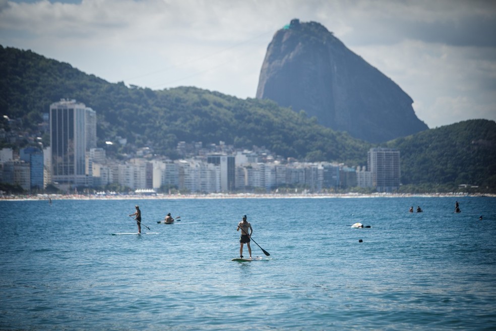 Praia de Copacabana em dia de feriado no Rio — Foto: Brenno Carvalho/Agência O Globo/Arquivo