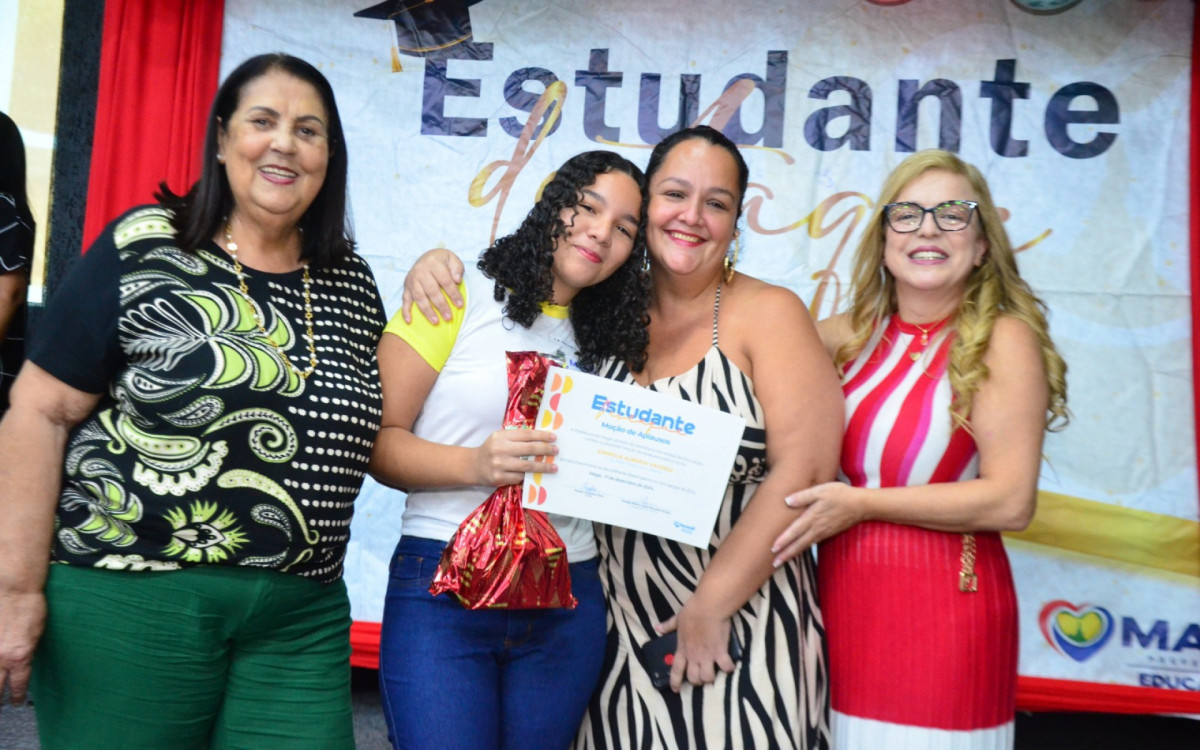 Magé faz homenagem para alunos destaques da rede municipal - Marcelo Dias/Divulgação