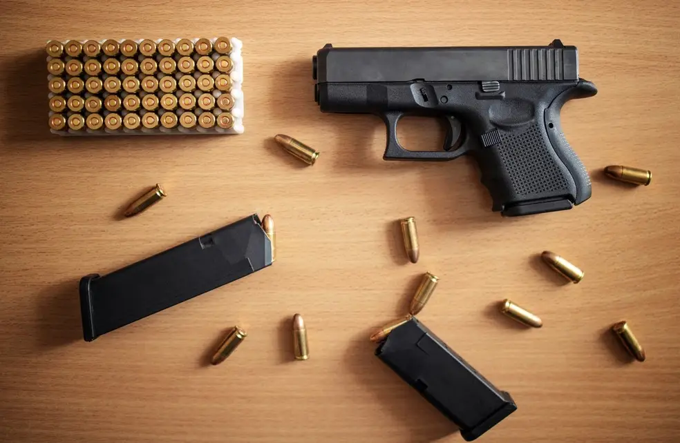 Arma de fogo e munição.  — Foto: Freepik