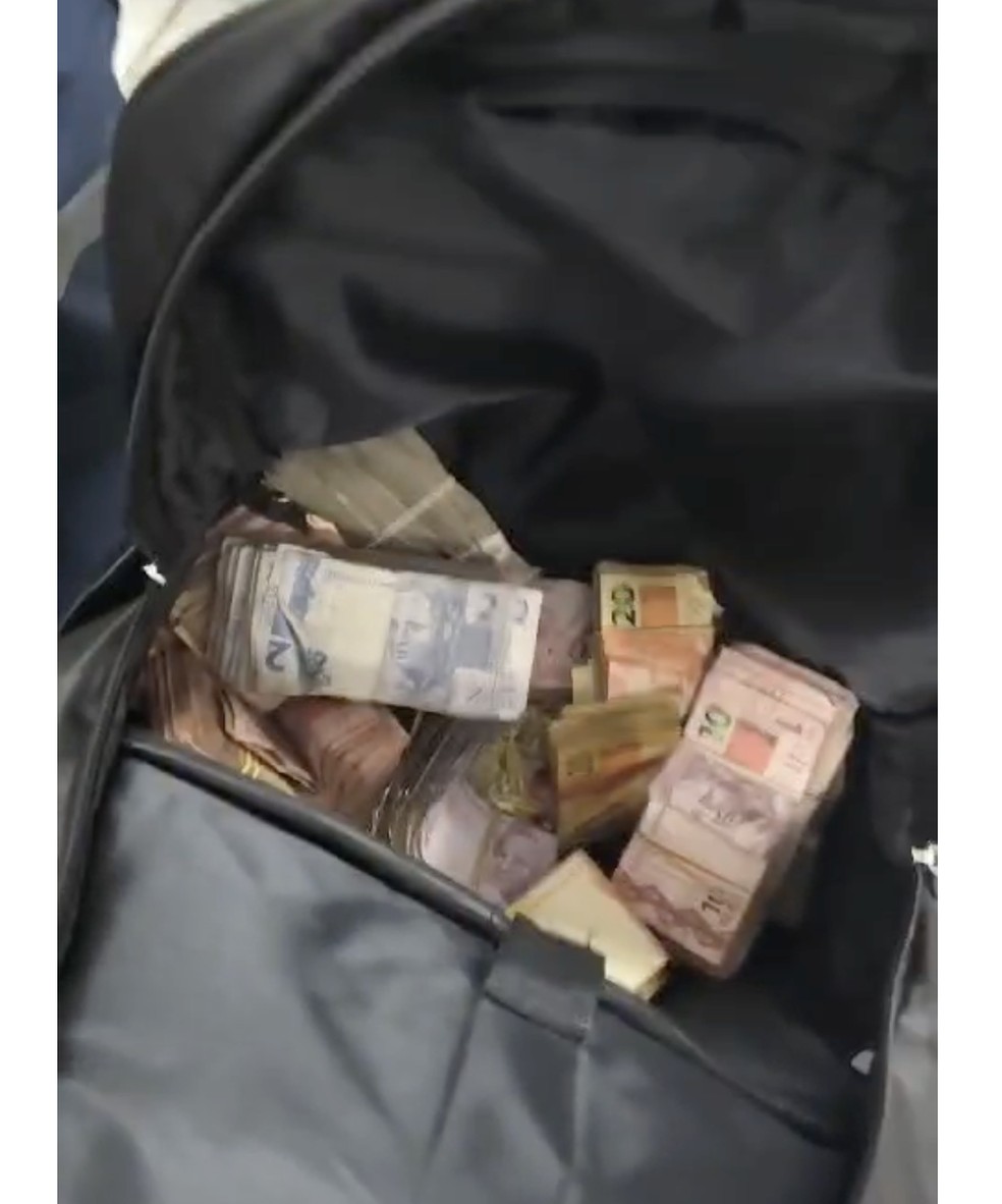 Dinheiro encontrado em mandados de busca e apreensão em Limeira — Foto: Reprodução