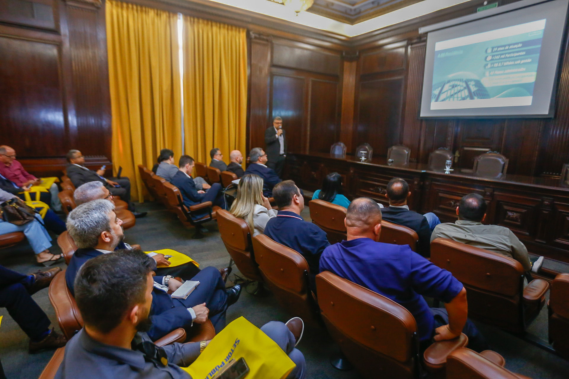 Léo Vieira e Paulo César acompanharam as palestras do Conecta Prefeitos - Divulgação