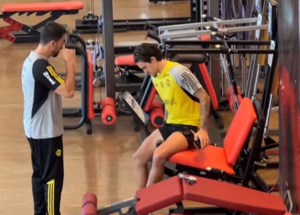 Pedro faz exercício no Ninho do Urubu sob orientação do Flamengo — Foto: Reprodução