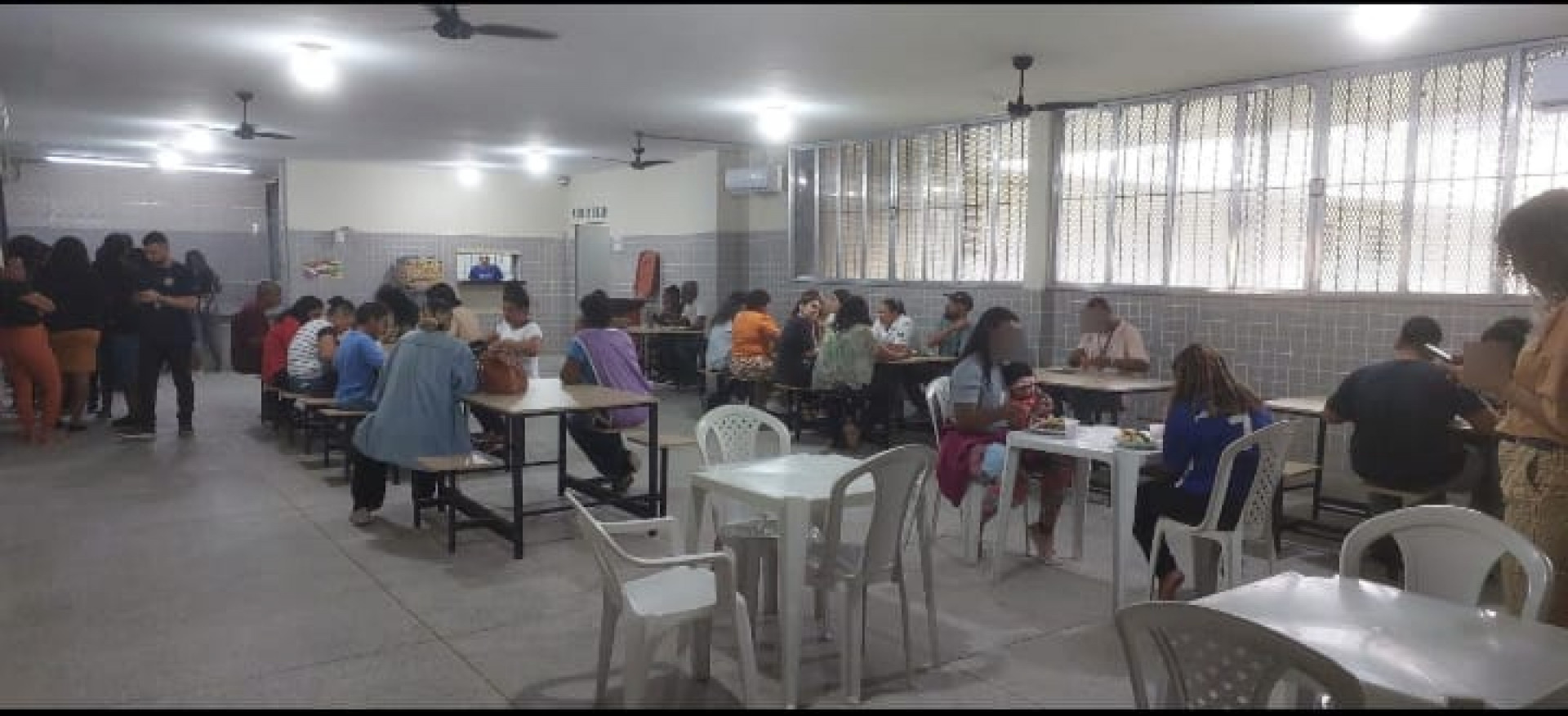 O evento culminou com a participação de 29 familiares, que compartilharam suas impressões sobre o encontro, participando de um almoço conjunto com os profissionais no refeitório - Divulgação / Degase-RJ